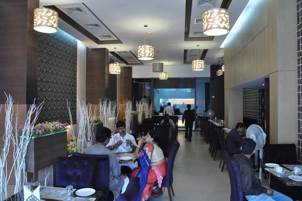 Silk Route Hotel Гувахати Екстериор снимка
