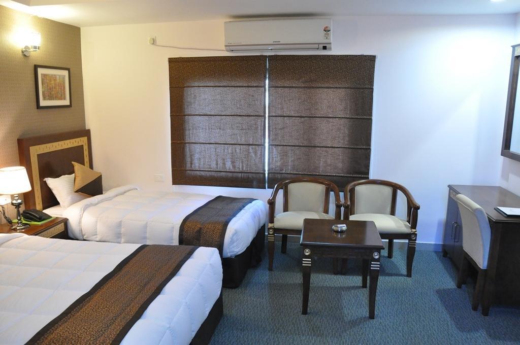 Silk Route Hotel Гувахати Екстериор снимка