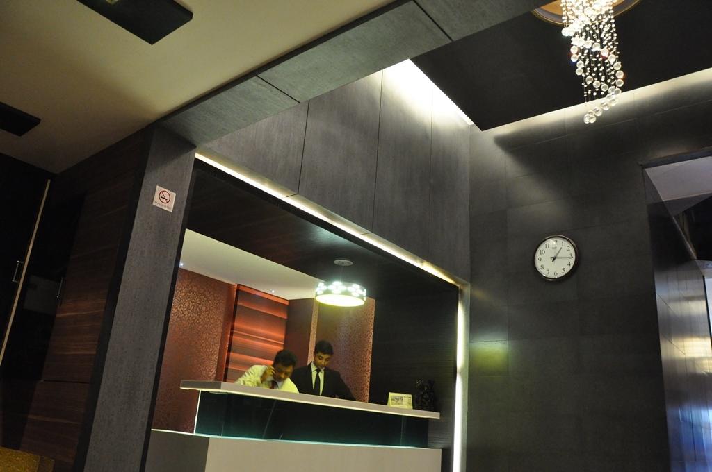 Silk Route Hotel Гувахати Екстериор снимка