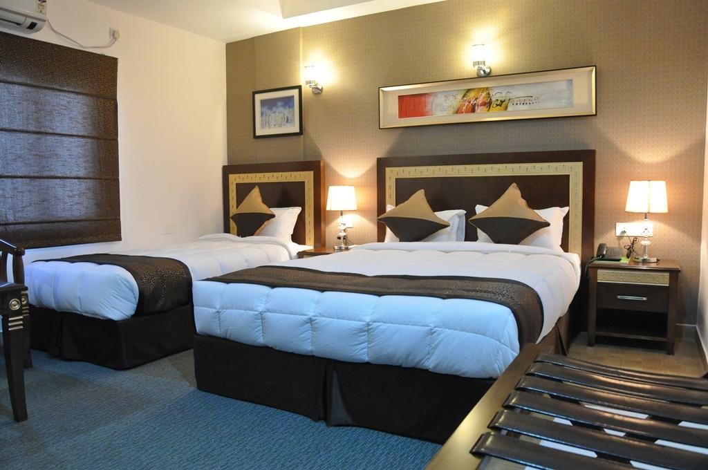 Silk Route Hotel Гувахати Екстериор снимка