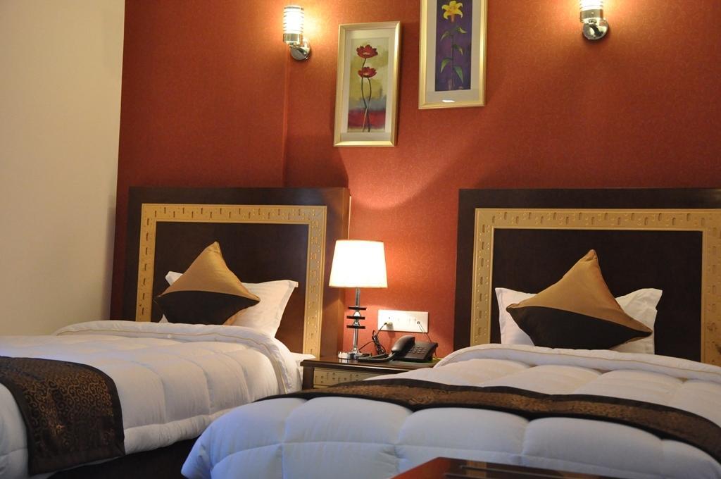 Silk Route Hotel Гувахати Стая снимка