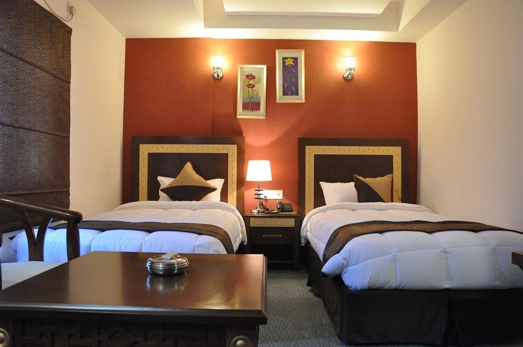 Silk Route Hotel Гувахати Стая снимка