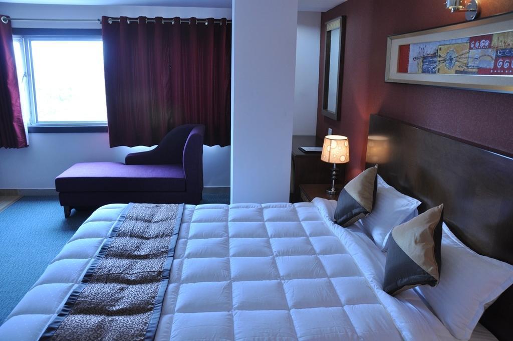 Silk Route Hotel Гувахати Стая снимка