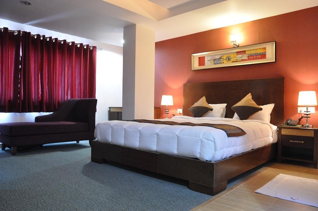 Silk Route Hotel Гувахати Стая снимка