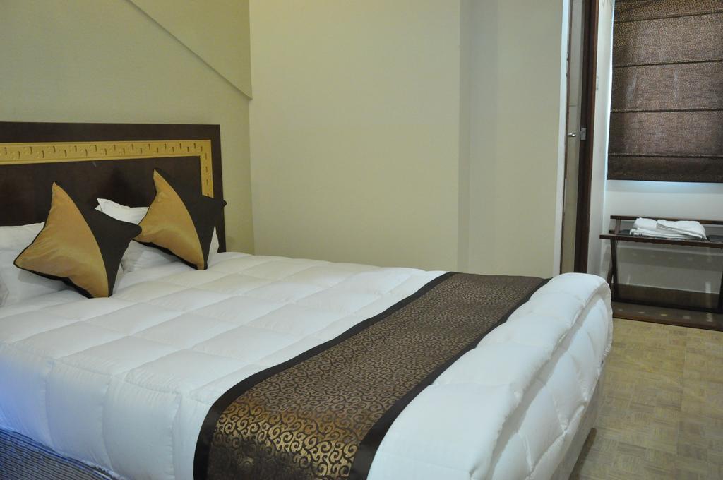 Silk Route Hotel Гувахати Екстериор снимка