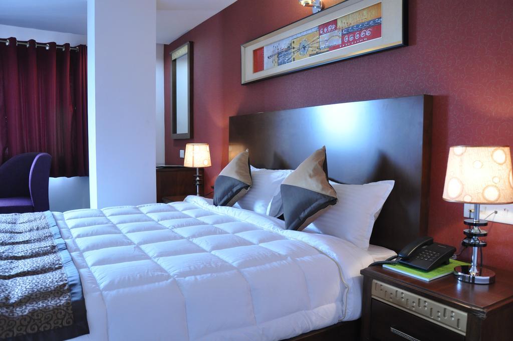 Silk Route Hotel Гувахати Екстериор снимка